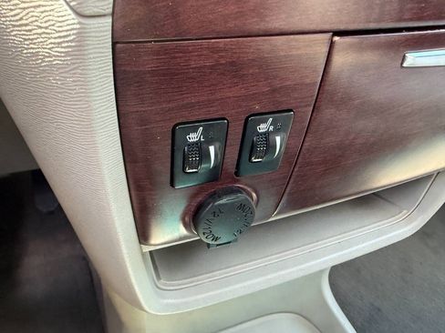 Used 2012 Toyota Sienna XLE FWD image 21