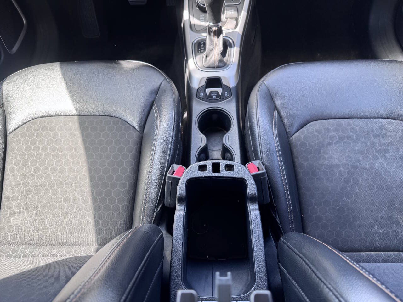 Used 2018 Jeep Compass Latitude w/ Cold Weather Group AWD/4WD image 21