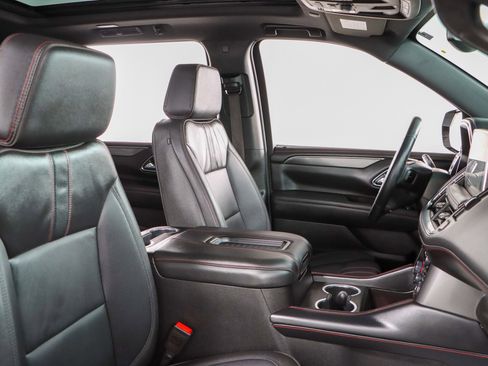 Used 2024 Chevrolet Suburban RST w/ Luxury Package image 31