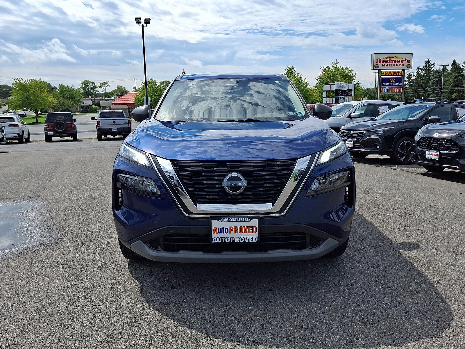 Used 2023 Nissan Rogue S AWD/4WD image 2