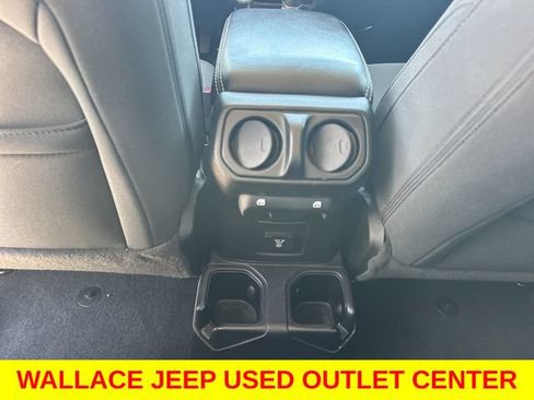Used 2020 Jeep Wrangler Unlimited Sahara w/ LED Lighting Group AWD/4WD image 15