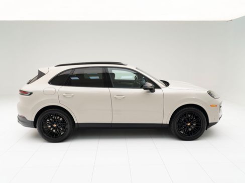 Used 2026 Porsche Cayenne AWD/4WD image 8