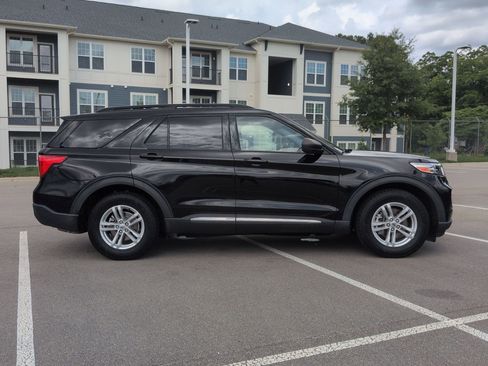 Certified 2021 Ford Explorer XLT w/ Equipment Group 202A RWD image 3