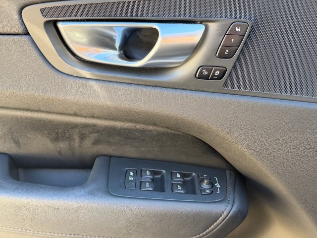 Used 2024 Volvo XC60 B5 Plus w/ Protection Package AWD/4WD image 25