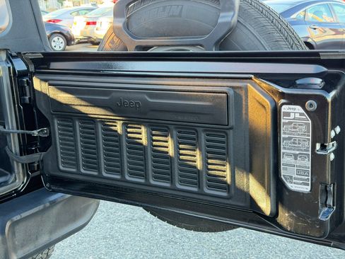 Used 2019 Jeep Wrangler Unlimited Sport S image 34