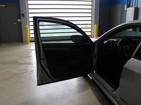 Used 2018 Honda Civic Sport image 6