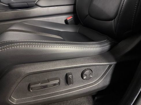 Used 2025 Honda Pilot Touring image 22