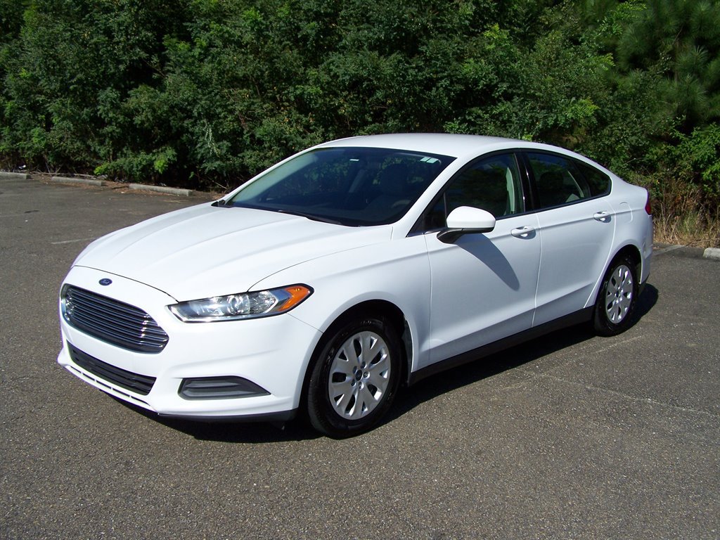 Used 2014 Ford Fusion S FWD image 3