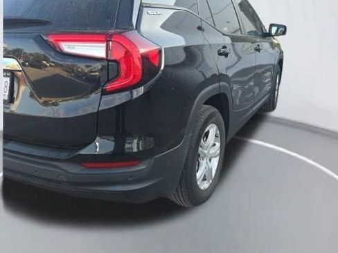 Used 2023 GMC Terrain SLE w/ Driver Convenience Package image 4