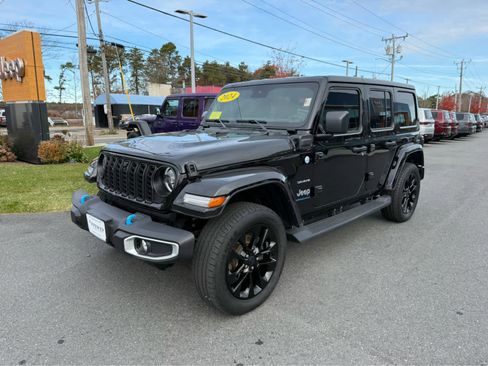 Used 2024 Jeep Wrangler Sahara w/ Technology Group image 3