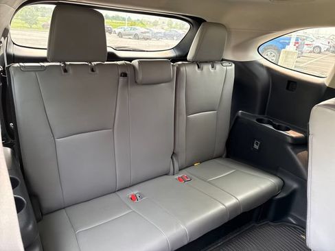 Used 2023 Toyota Highlander XLE AWD/4WD image 16