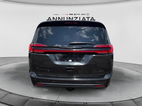 Used 2021 Chrysler Pacifica Touring-L w/ Premium & Safety Sphere Group AWD/4WD image 4