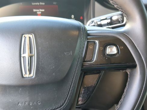 Used 2022 Lincoln Aviator AWD w/ Premium Package image 14