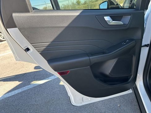 New 2026 Ford Escape SE image 32