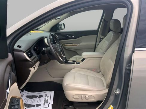 Used 2019 GMC Acadia Denali w/ Technology Package FWD image 8