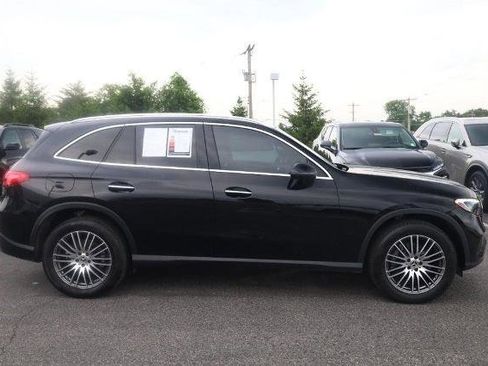 Used 2024 Mercedes-Benz GLC 300 4MATIC image 5