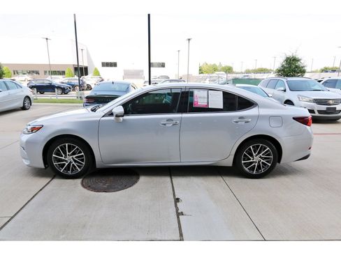 Used 2017 Lexus ES 350 w/ Luxury Package FWD image 5