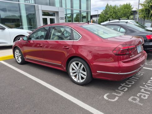 Used 2017 Volkswagen Passat 1.8T SE FWD image 3