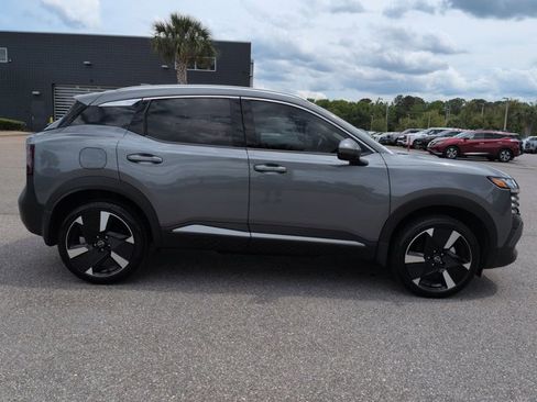 Used 2025 Nissan Kicks SR FWD image 4