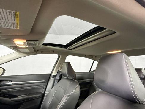 Used 2022 Nissan Altima 2.5 SL FWD image 6