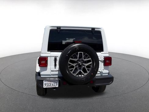 Used 2025 Jeep Wrangler Unlimited Sahara AWD/4WD image 12