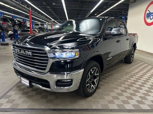 Used 2025 RAM 1500 Laramie AWD/4WD image 5