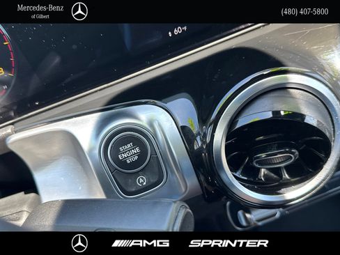 Used 2022 Mercedes-Benz GLB 250 image 27