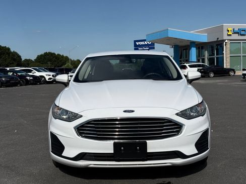 Used 2019 Ford Fusion SE FWD image 2
