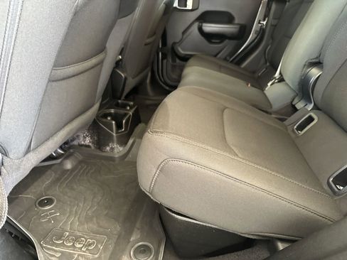 Used 2023 Jeep Gladiator Willys image 29