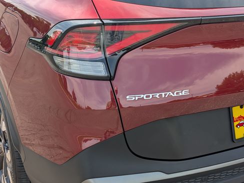 Certified 2023 Kia Sportage X-Line w/ X-Line Premium Package AWD/4WD image 17