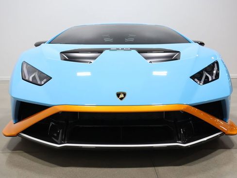 Used 2021 Lamborghini Huracan STO image 9