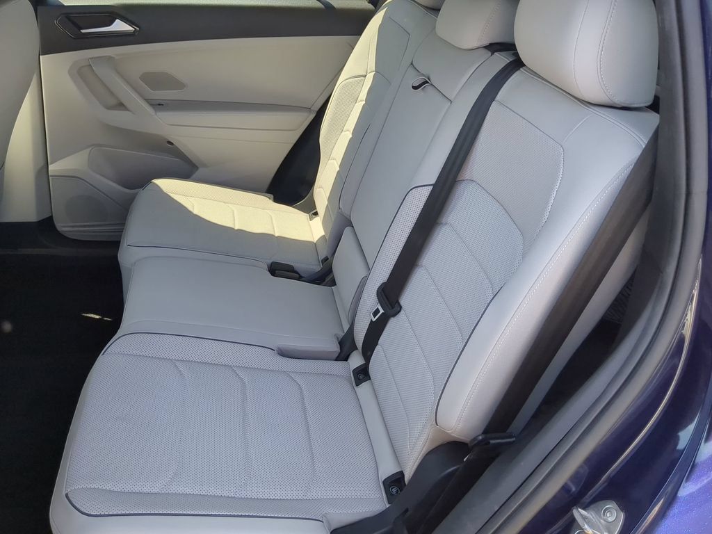 Certified 2023 Volkswagen Tiguan SEL R-Line AWD/4WD image 18