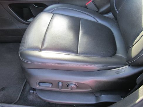 Used 2023 GMC Acadia SLT FWD image 25