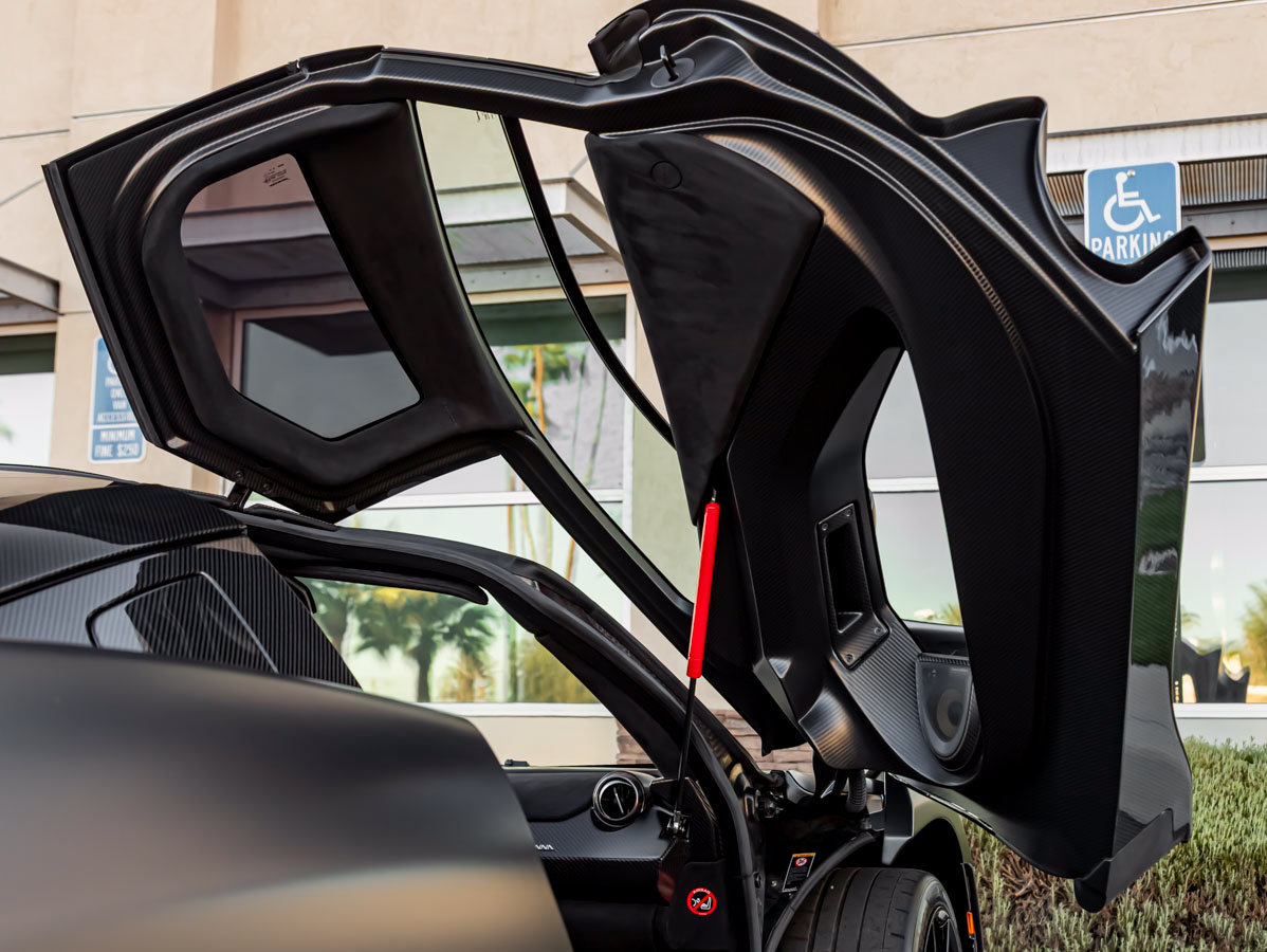 Used 2019 McLaren Senna RWD image 31