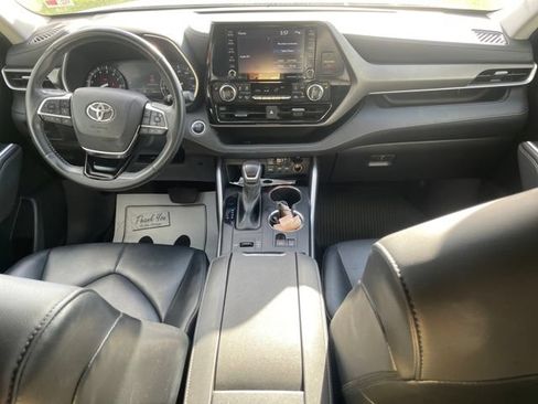 Used 2021 Toyota Highlander XLE FWD image 12