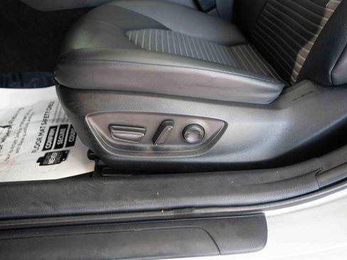 Used 2021 Toyota Camry SE image 12