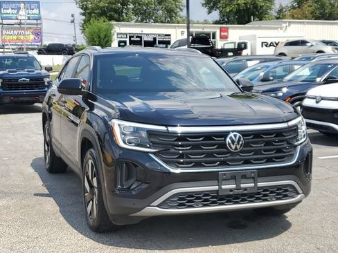 Used 2024 Volkswagen Atlas Cross Sport SE FWD image 3