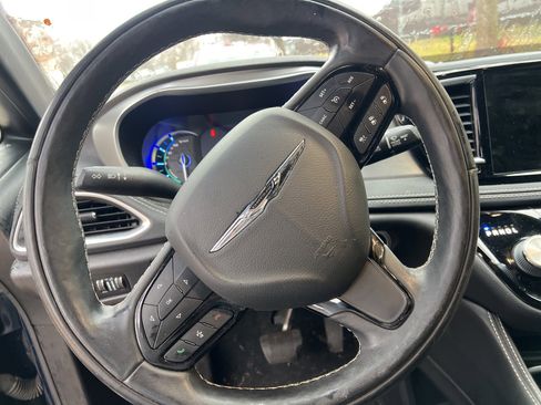 Used 2022 Chrysler Pacifica Limited w/ S Appearance Package image 14