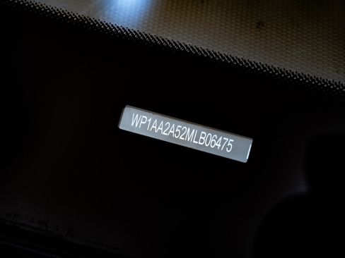 Certified 2021 Porsche Macan image 32