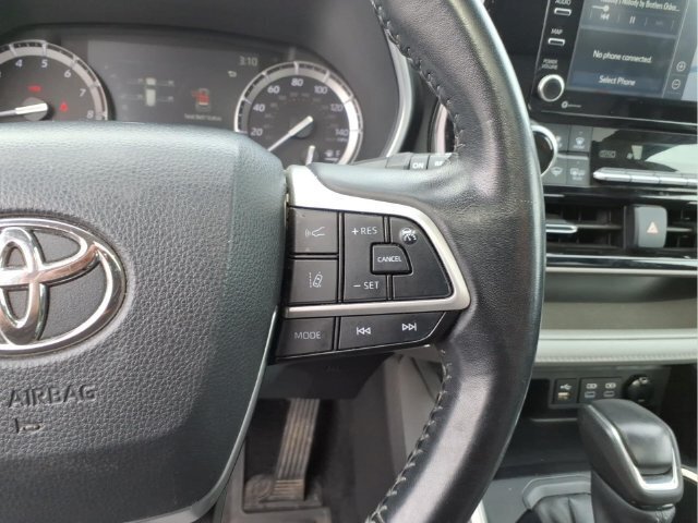 Used 2022 Toyota Highlander XLE AWD/4WD image 27