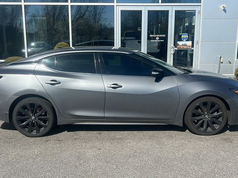 Used 2019 Nissan Maxima SR w/ Premium Package image 2