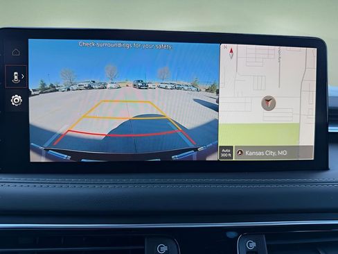 Used 2023 Genesis G70 2.0T image 21