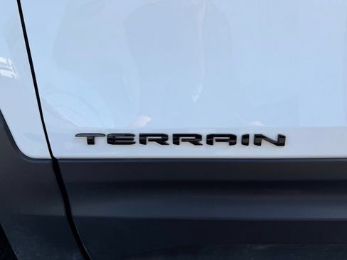 Used 2023 GMC Terrain SLT w/ Elevation Edition FWD image 9