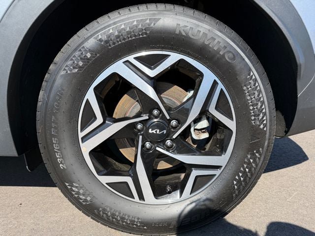 Used 2025 Kia Sportage LX FWD image 8