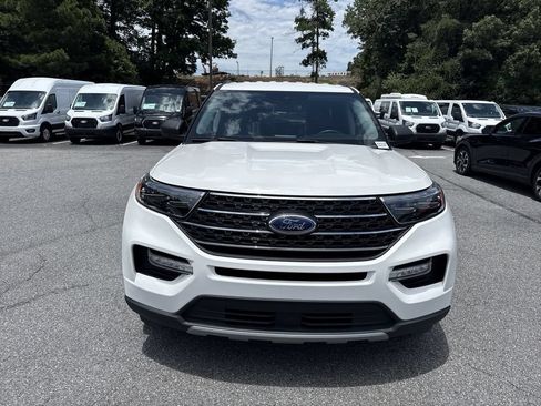 Used 2023 Ford Explorer XLT w/ Equipment Group 202A RWD image 2