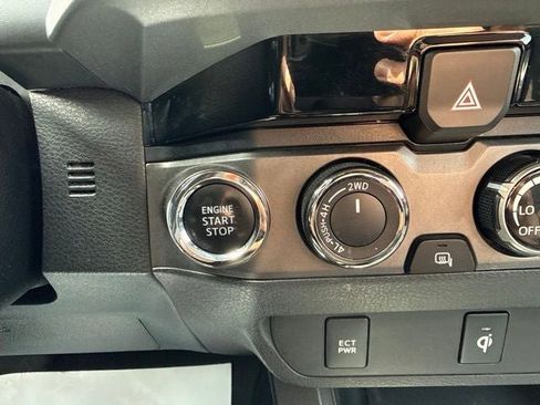 Used 2017 Toyota Tacoma TRD Sport w/ Tow Package (A/T) AWD/4WD image 22