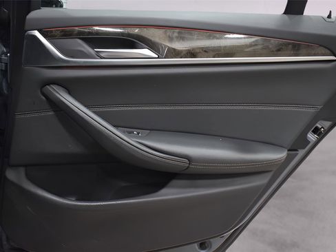 Used 2019 BMW 530i xDrive w/ Premium Package image 16