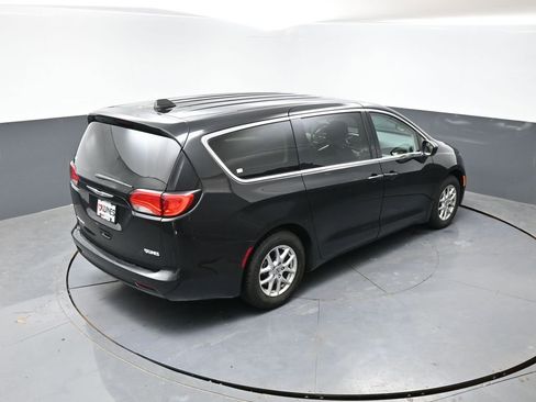 Used 2023 Chrysler Voyager LX FWD image 39