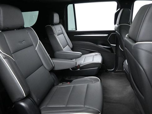 Used 2025 Cadillac Escalade ESV Premium Luxury image 36