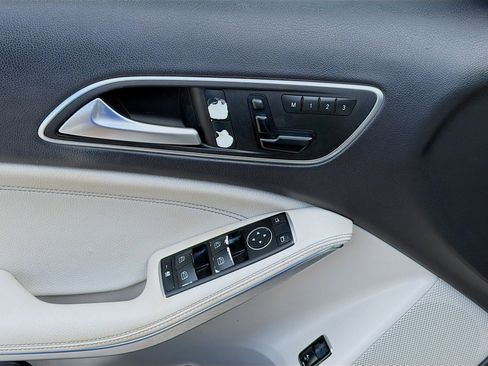 Used 2017 Mercedes-Benz GLA 250 image 13